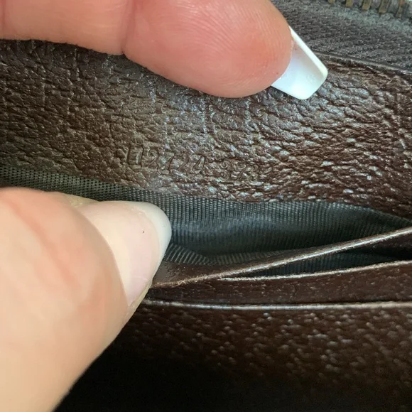 Authentic brown Gucci zippy wallet - Picture 17 of 17